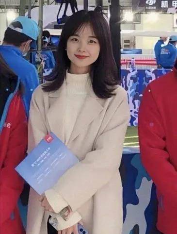 "国民初恋"王冰冰的早年素颜照曝光,和如今的甜美形象相差太远_眼镜