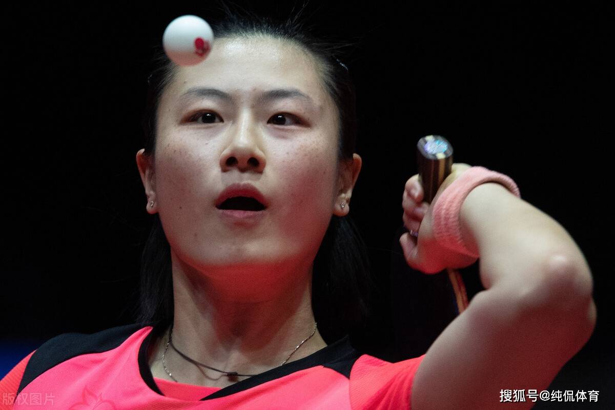 值得一提的是,丁宁最后一个球是明显的扣杀得分球,结果竟然下网了