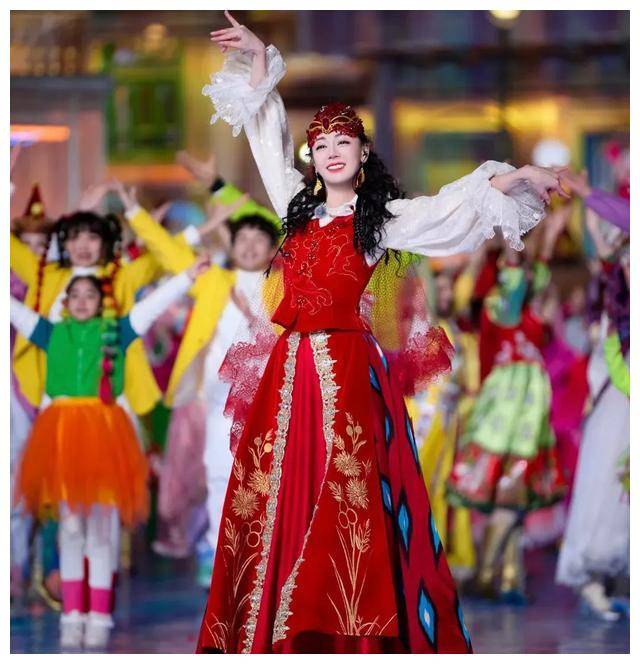 李沁春晚宋代妆被赞似陈红,古韵十足!适合演李清照,谢道韫