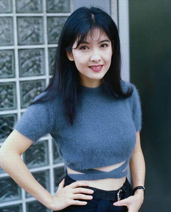 "玉女掌门"周慧敏,和倪震相恋多年,"帽子"不断还原谅