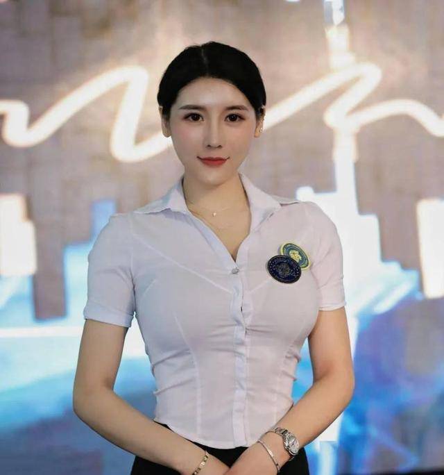 "中国臀神"刘太阳,臀围100cm,体重130斤肥而不腻,美到犯规了_健身_身