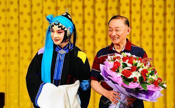 京剧谭家和梅家深交甚厚,但对于谭正岩,胡文阁两家捧过头了