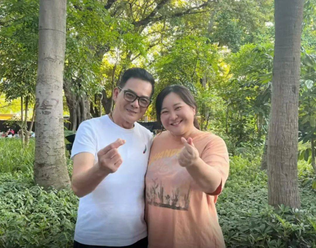 客串《热辣滚烫》,演尽过气港星窘态,戏外已成"走穴王"_李国麟_贾玲