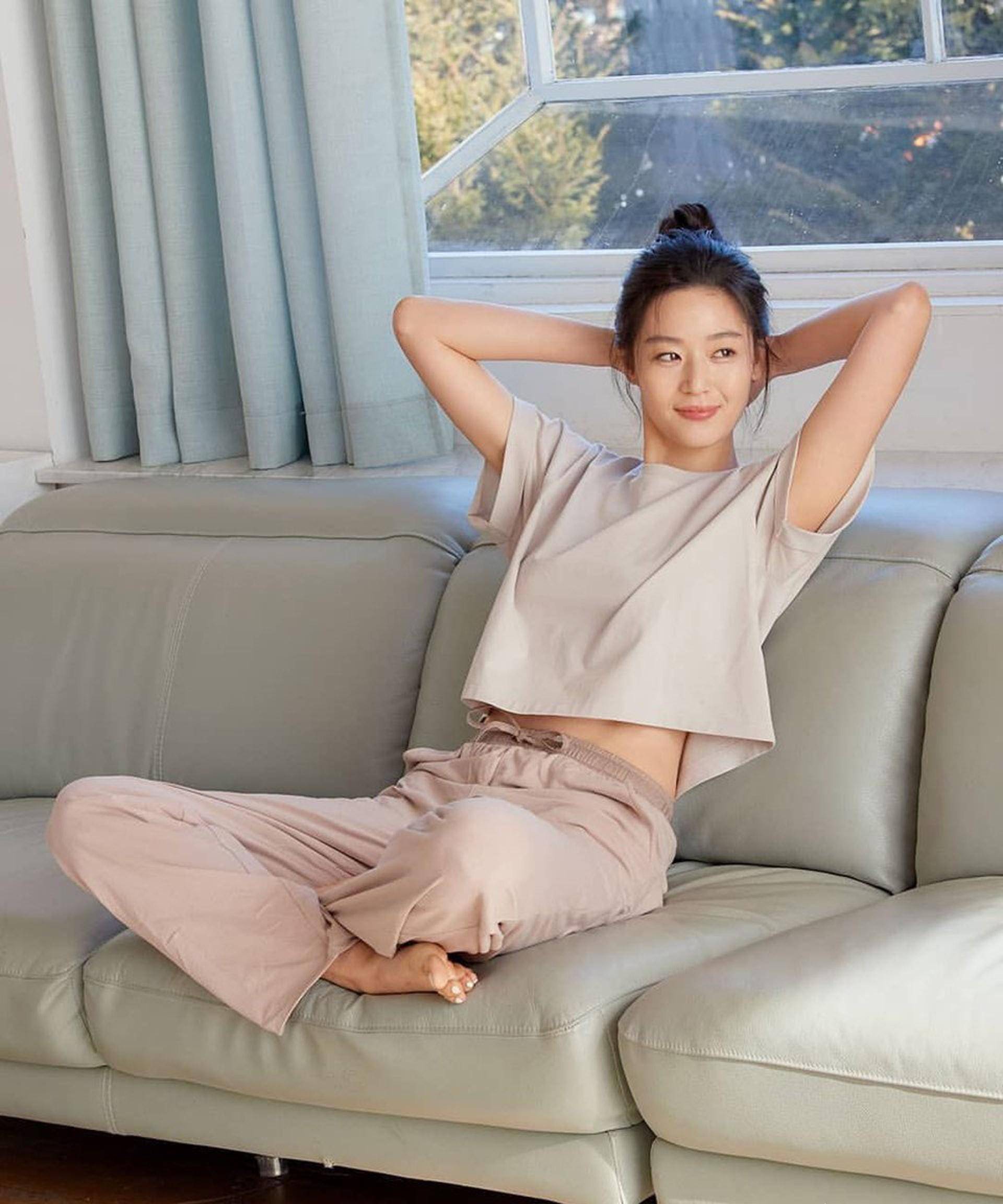 10个国外冻龄女神,张娜拉近照非常有少女感,孙艺珍仍然超有仙气_现年