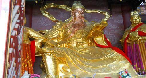 皈依后的关羽英魂,立地成神,徘徊在玉泉山一带,保境安民.