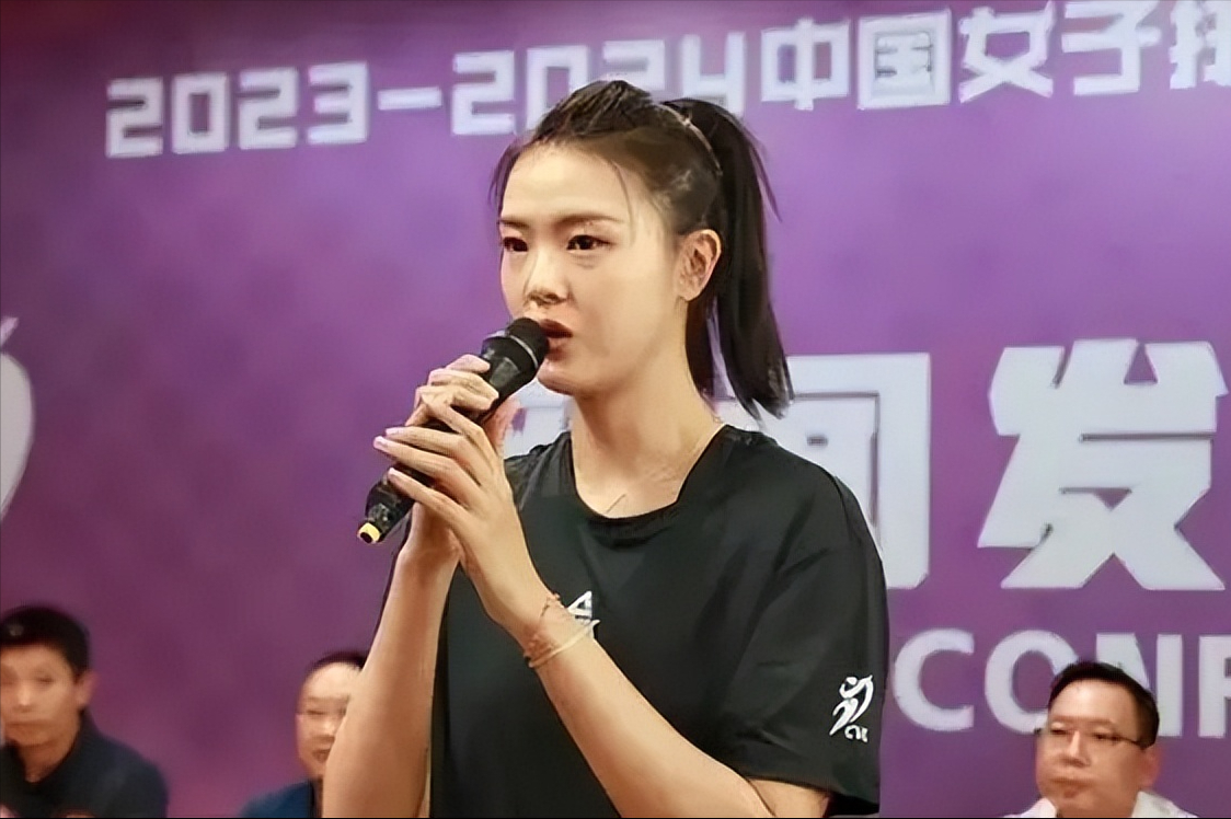 正式上任,张常宁亮相新岗位,朱婷无缘,复出仅打2场比赛_中国女排_排球
