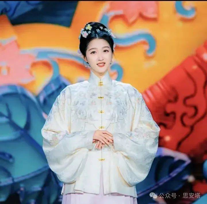 2024龙年春晚《年锦》出圈,一部纪录片了解古代服饰