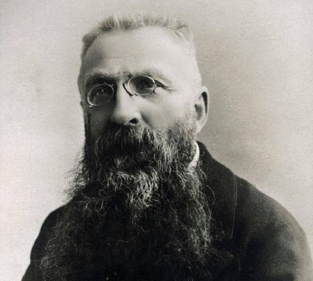 时刻,由对"神"的崇拜到对"人"的崇拜雕塑最早的辉煌时期是在古埃及