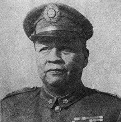 这么一个只会忽悠,不会打仗的混混,却飞黄腾达,摇身一变成为了总司令