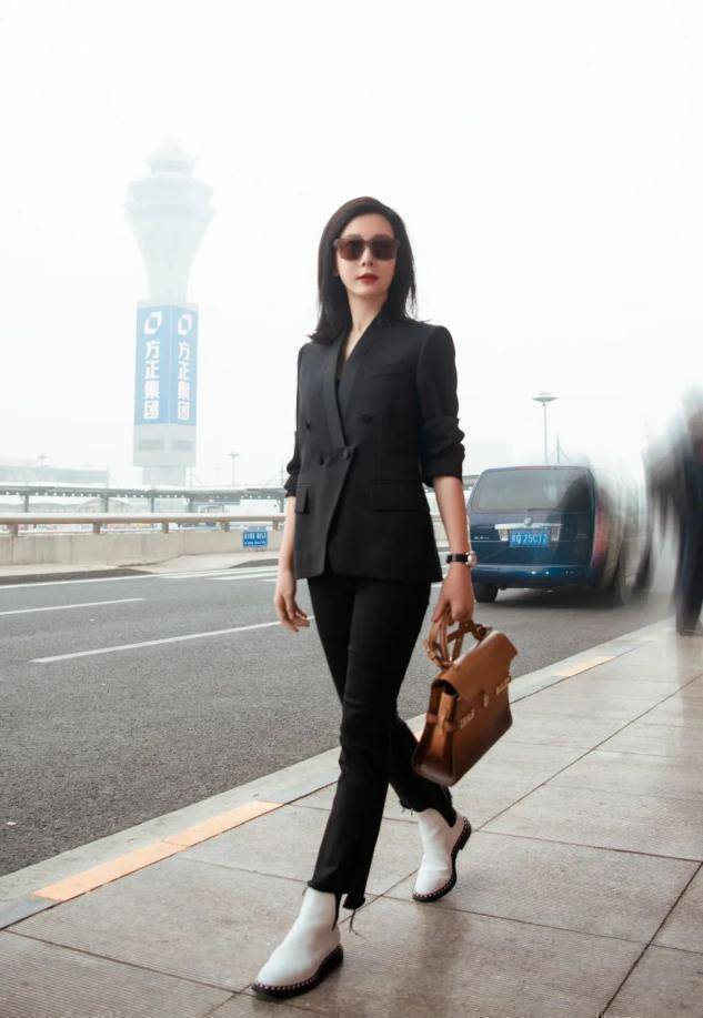 瞧瞧陈数这6套"西装搭配",优雅又