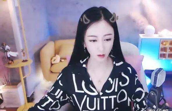 夏可可一分钱没要续约话社,愿出让30%抽成去联营,只想提高人气_进行