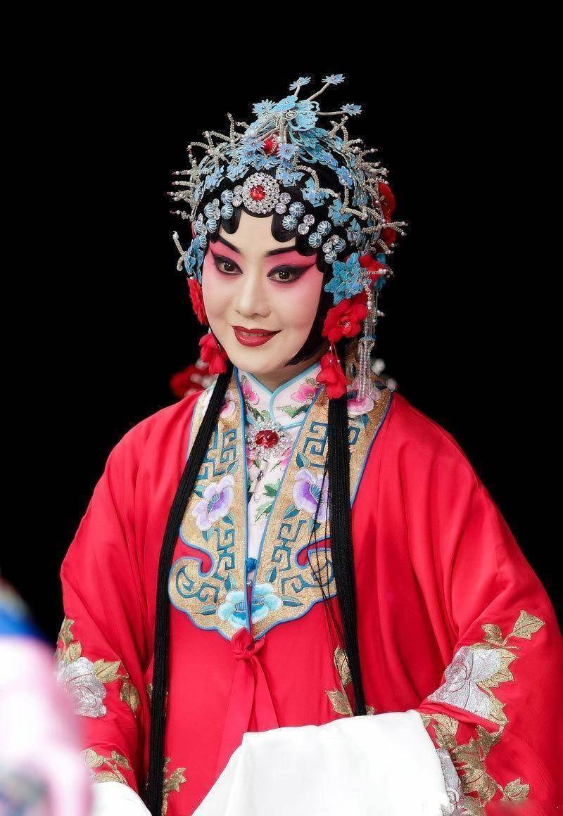 京剧名家李胜素年轻时候就受前辈看重,其与名角于魁智