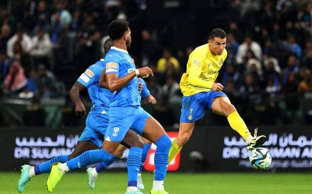 本泽马与c罗的故事,不仅是两位足球巨星在沙特联赛的不同命运,也是对