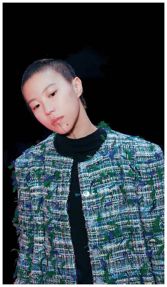 汪峰女儿vs窦唯女儿,星二代摇滚巨星对决!_音乐__