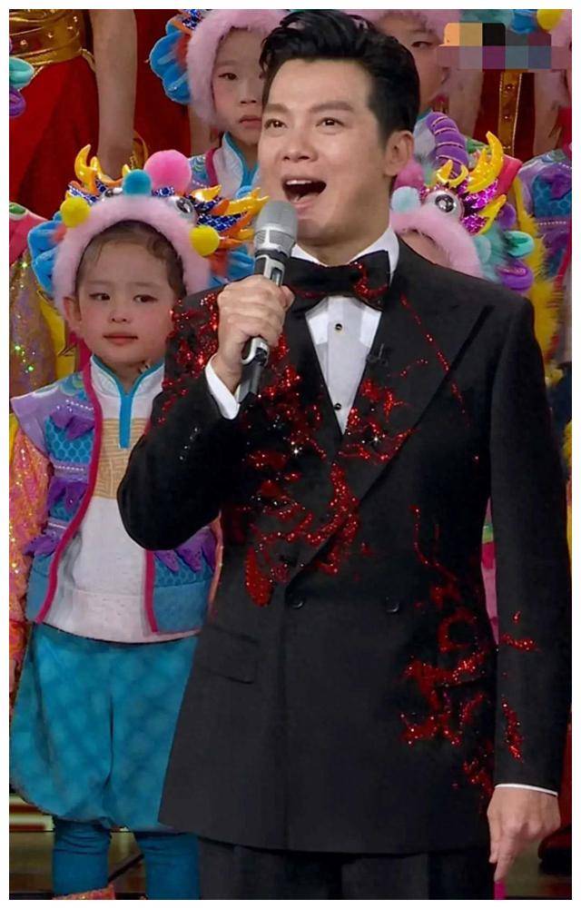 2022年春晚主持人大获成功!导演组人选精准,华人世界!