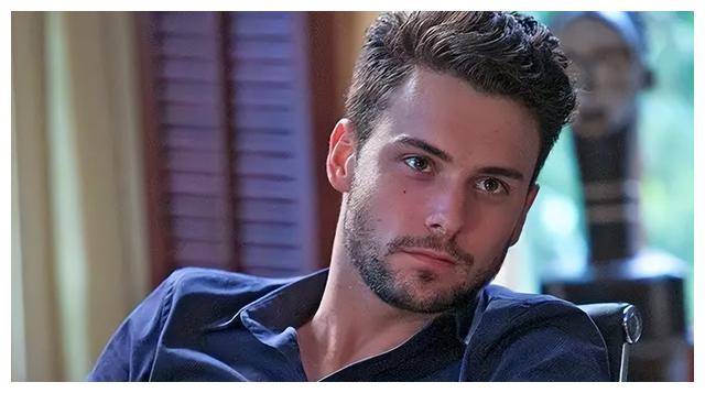jack falahee通过他坚毅不屈的精神和工作中的出