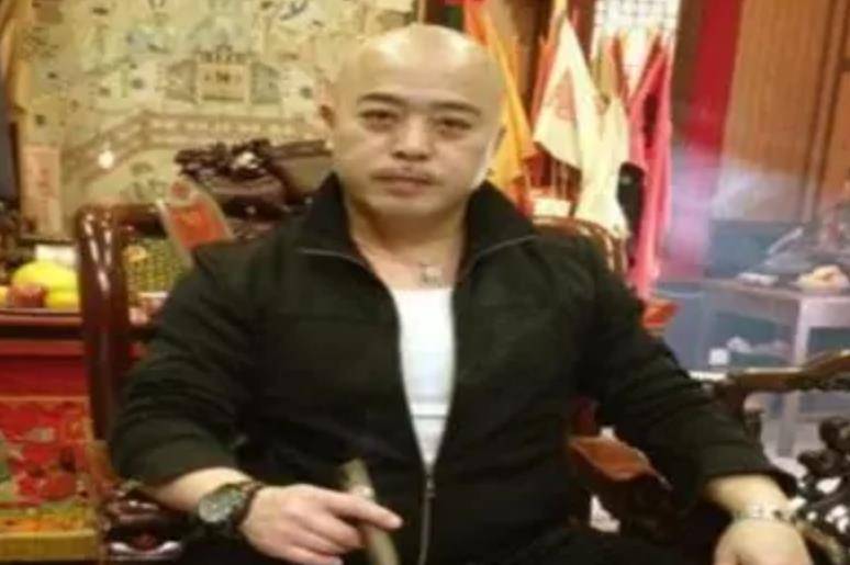 周国祥:美国华人黑帮老大,被抓后列出162条罪名,量刑