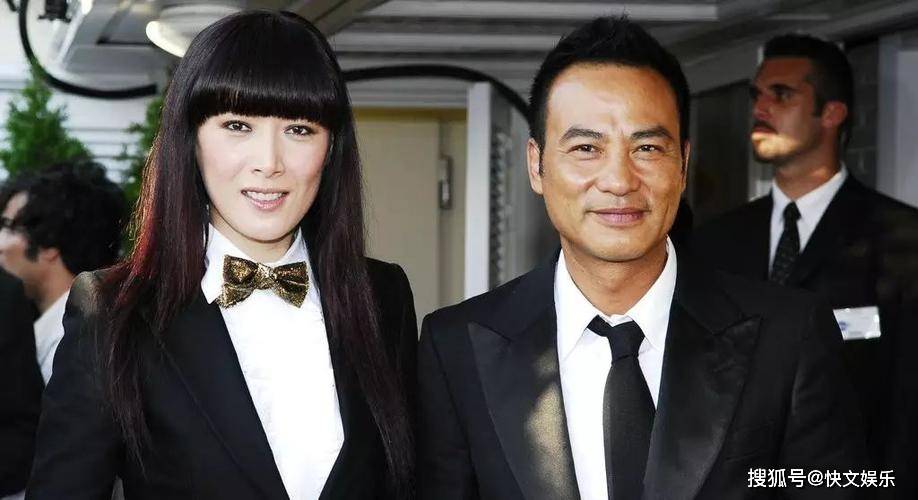 69岁任达华现身英国过年!陪小12岁娇妻晒照秀幸福