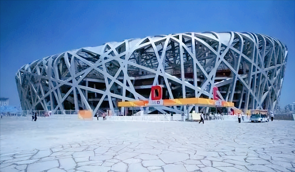 鸟巢确实提升了北京的城市形象和国际声誉,成为了北京奥运遗产的重要