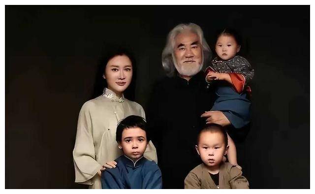 张纪中官宣!夫人与外籍丈夫生下混血儿,网友:真豁达.