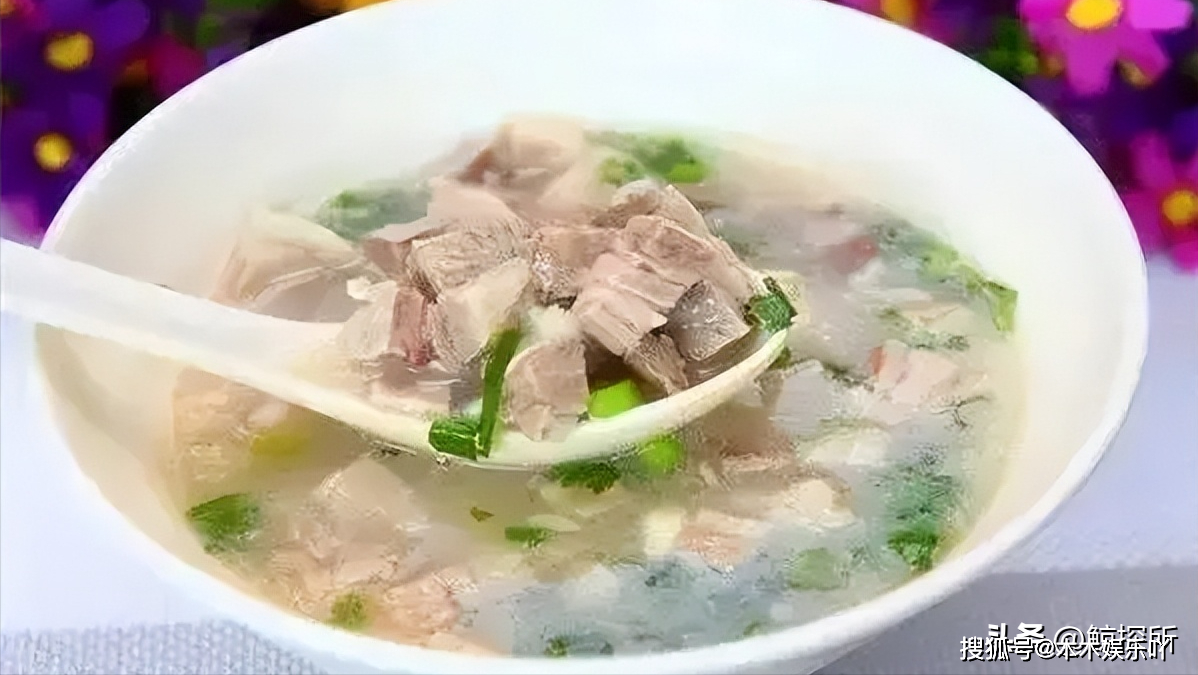 在山东,羊肉汤可以说是人们的一种"执念"了,只要出去,就想喝一碗的