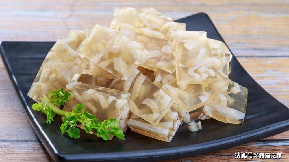 年夜饭做猪皮冻,切忌焯水后直接煮,多做1步,晶莹透亮不腥气_东北_美味