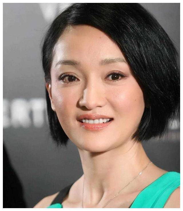 刘亦菲的迷人溜肩,赵丽颖的引人注目小脚,缓解我对的