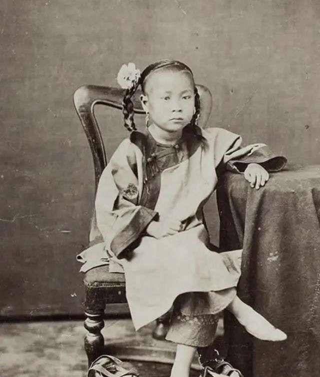 其中有牧师,有商人,有政府官员,甚至还有一些好奇的人.