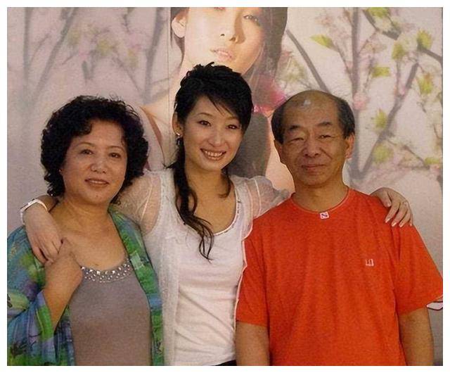 中国好媳妇王新军意外捡到宝,展现风流本色,还以敬老