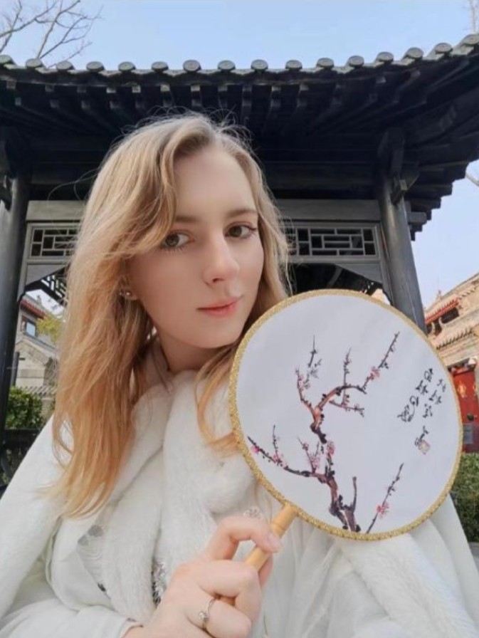 外国人抵制洋节吗洋媳妇海雯娜春节推广应本土化去商业化去政治化