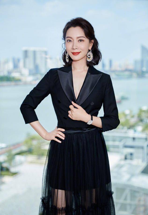 瞧瞧陈数这6套"西装搭配",优雅又高级_外套_气质_白色