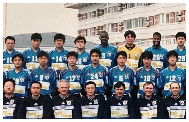 天堂足球生成珍贵老照片,感动呈现!_比赛