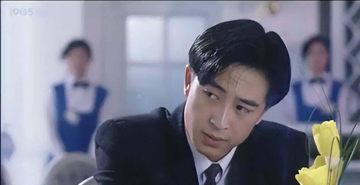 张嘉益被前妻骂软饭男,3年接12部戏证明自己,二婚