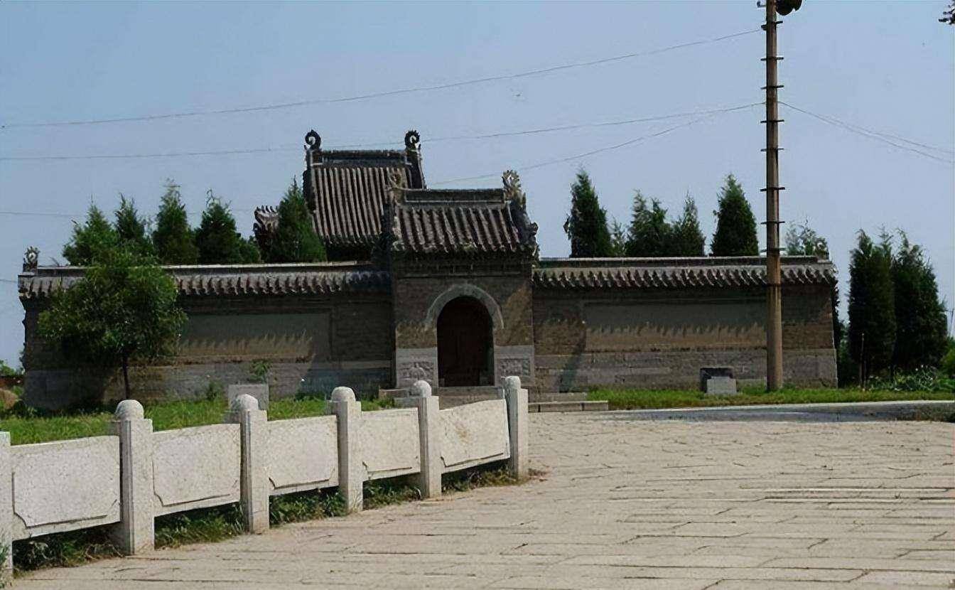 在他最爱的董鄂妃死后,顺治曾下令让数十名宫女和太监为她陪葬.