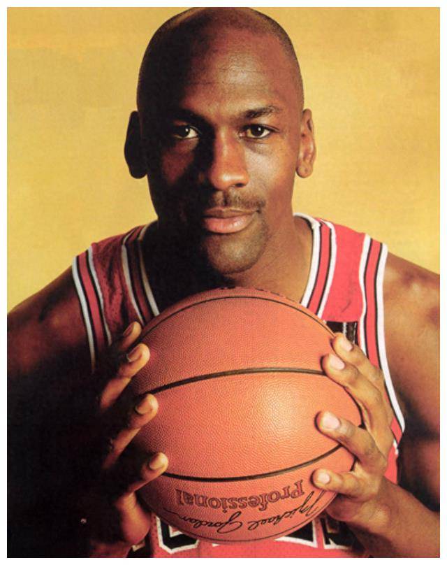 乔丹出生于1963年,身高1.98米,司职得分后卫.