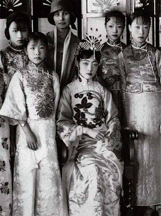 大清皇后婉容:孩子被丢进锅炉,眼神充满了哀伤,临终9