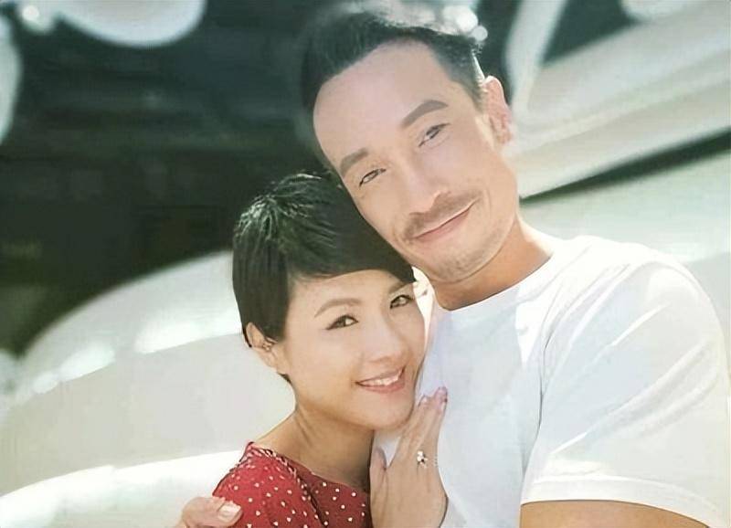 这样的陈豪,不仅是一个成功的演员,更是一个懂得珍惜和回报爱情的