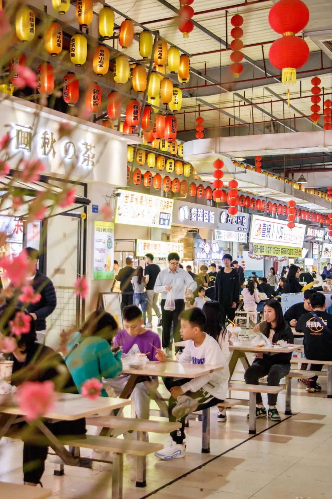 "夜经济"不打烊,莞城这里的烟火气正浓_夜市_东莞_光明市场