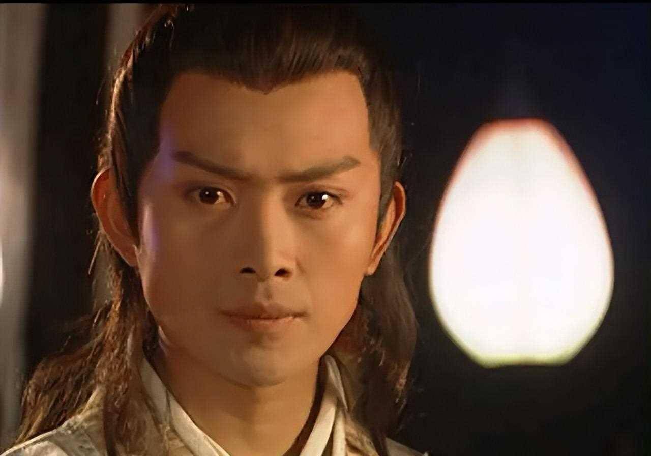 "夹缝眼,鼠像脸"求求别演美男了,看看这八位才是古装