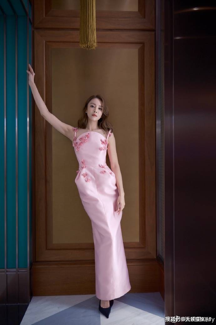 当内地女星与香港女星撞衫,当年被津津乐道的港风,竟