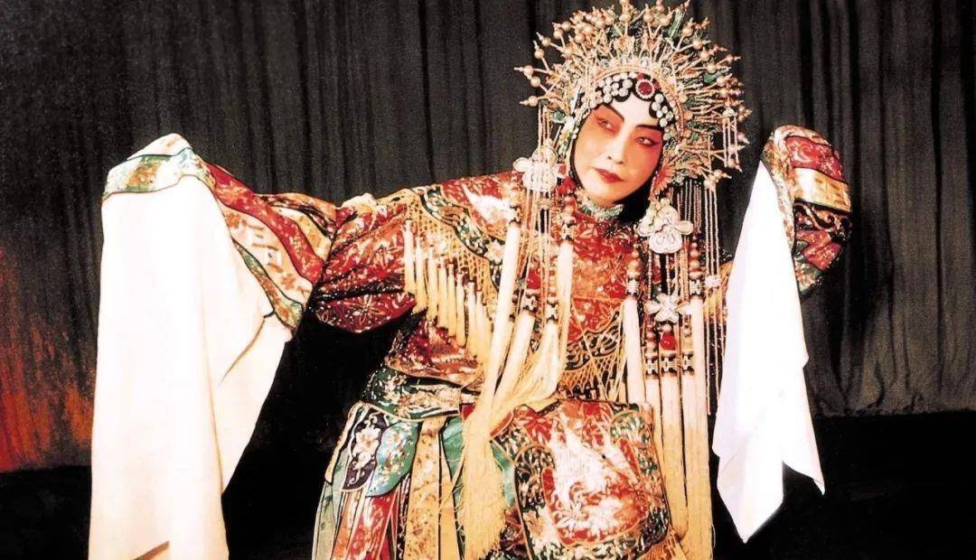 发展的糟粕,所以后来程长庚,田际云,梅兰芳等大师坚决抵制以至废除!