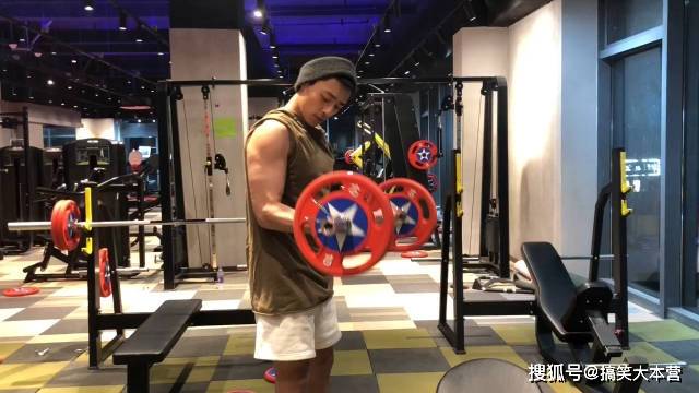 苏袀禾引爆热搜,颜值爆表被赞肖战霍建华合体,网友纷纷热议!