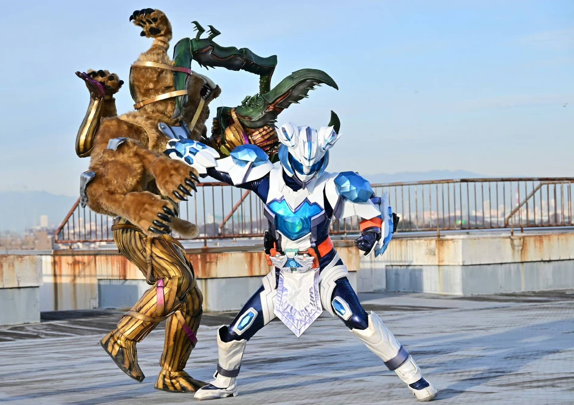 假面骑士魔杰德的月光魔犬形态,看起来的话确实很像是新的骑士.