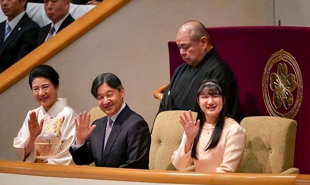 德仁天皇在给女儿爱子铺路,而皇叔文仁执意让儿子继位_日本_公主_纪子