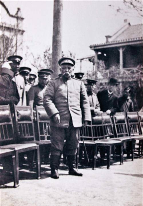 她为逃婚,假装成精神病,未婚夫听后却说:精神病我也要