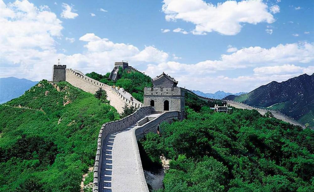 [1]千里黄河水滔滔万里长城永不倒个个负起使命岂让国土再遭践踏要