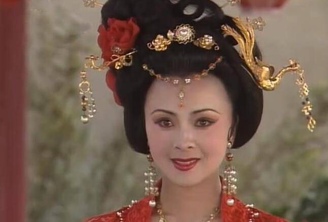 以前舞蹈美的醉人,顾盼生辉摇曳多姿,现在的舞蹈矫揉