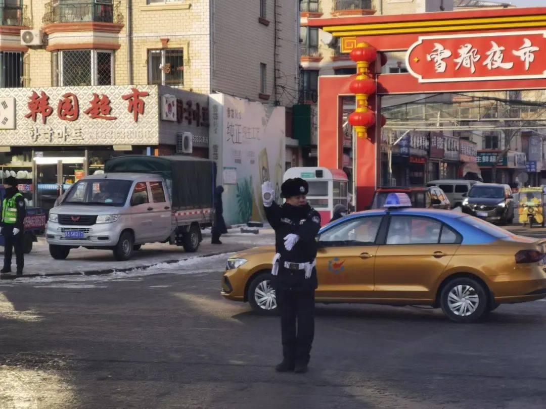 守护万家团圆夜 绘就春节平安色——尚志市公安局圆满