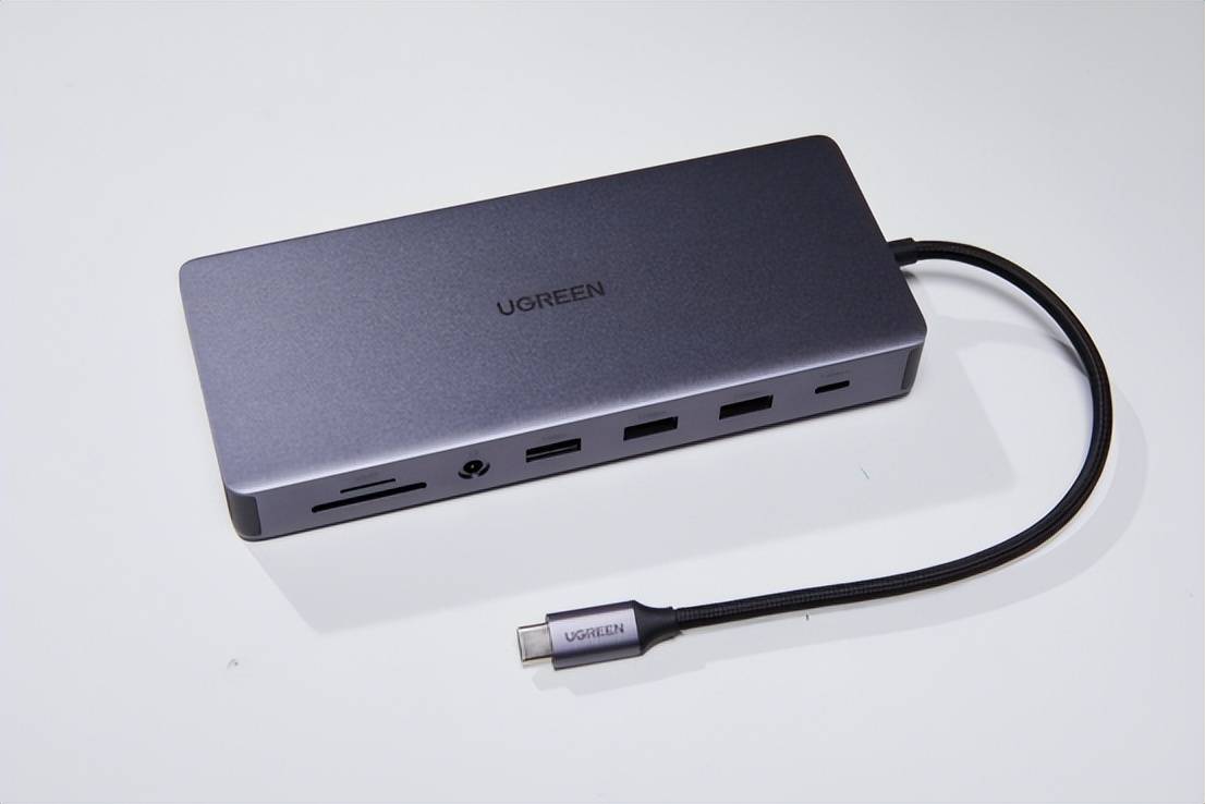 扩展坞(docking station)功能上简单理解即可以扩展笔记本电脑