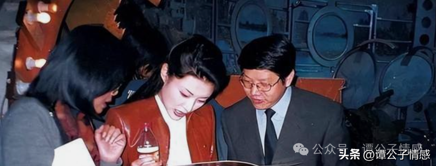 周涛下班回家,看见月薪8千的丈夫做饭突然厌倦,转身嫁